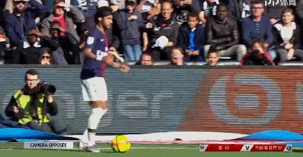 阿斯：巴萨本赛季球场外事务增多，弗里克比上赛季更加情绪化