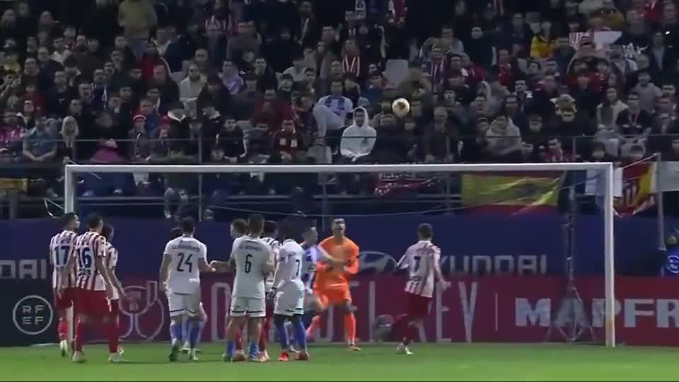 中锋连续三场戴帽，太恐怖