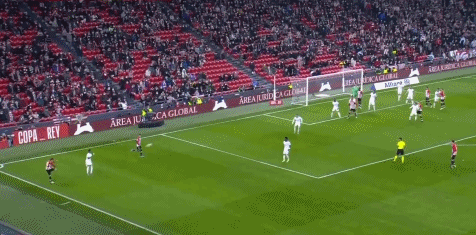 篮球CBA赛场出现精彩扣篮